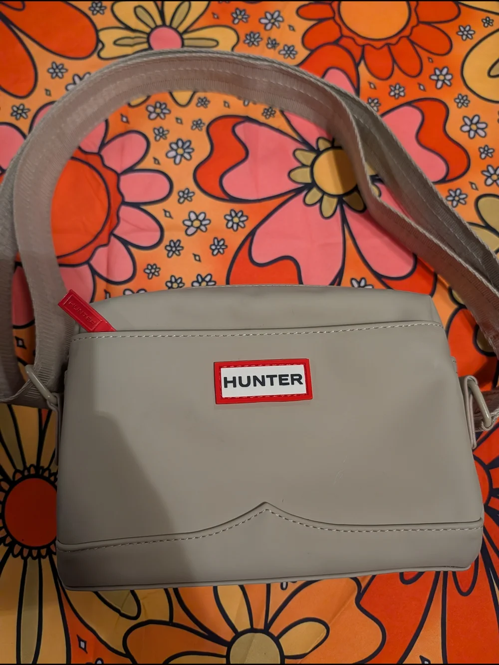 HUNTER Beige Crossbody Bag - Sleek Everyday Shoulder Bag